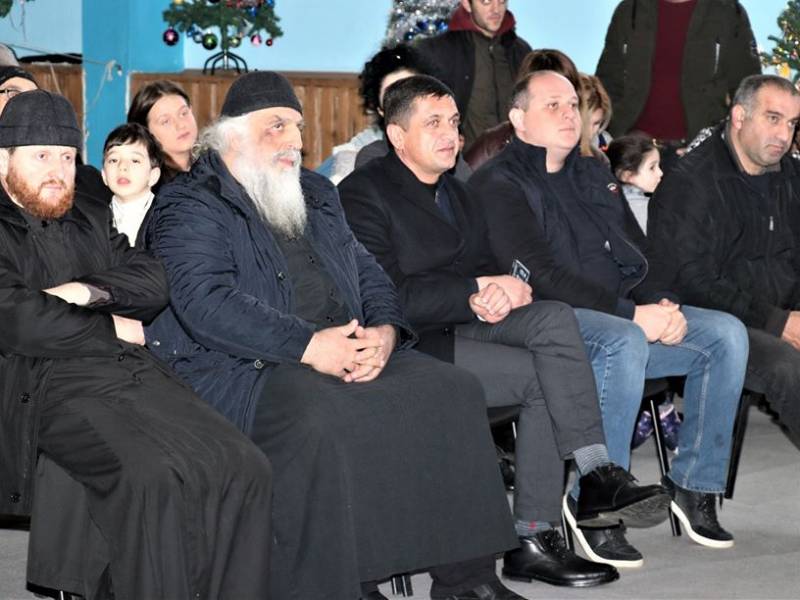 ცაგერში, წმინდა ილია მართლის სახელობის გიმნაზიაში საახალწლო ღონისძიებასთან ერთად, წმიდა...